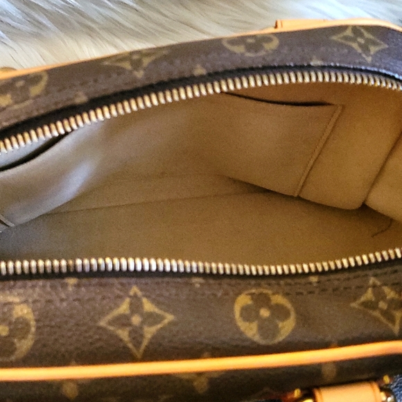 LOUIS VUITTON 🎀 EXCELLENT CONDITION 🩵DISCONTINUED 💄**MANHATTAN PM**💄 - Picture 5 of 14